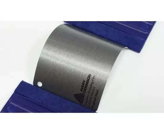 Виниловая пленка цвета шлифованной стали AVERY SUPREME BRUSHED STEEL